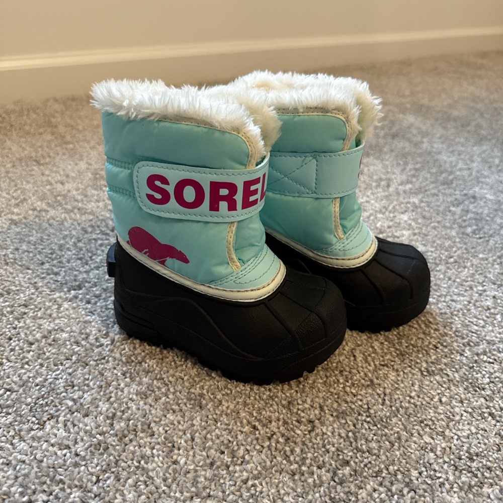 Like new Sorel Kids Aqua and Black Insulated Winter Boots with Faux Fur Trim